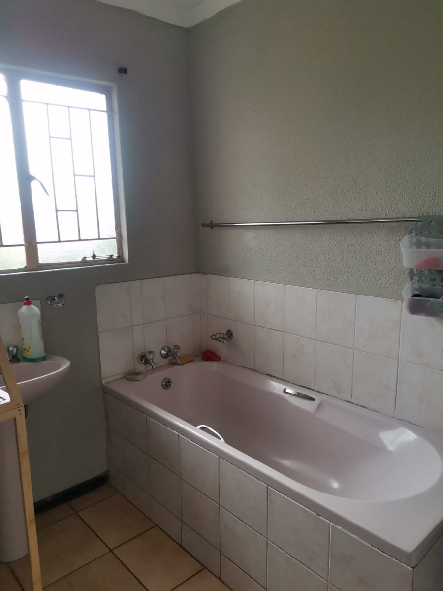 To Let 3 Bedroom Property for Rent in Tlhabane West North West